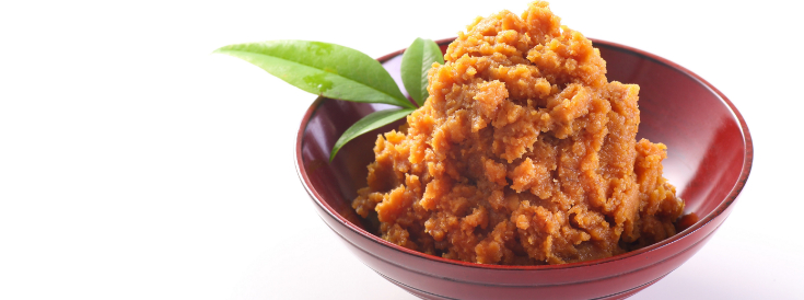Come usare il miso (non solo per la zuppa)