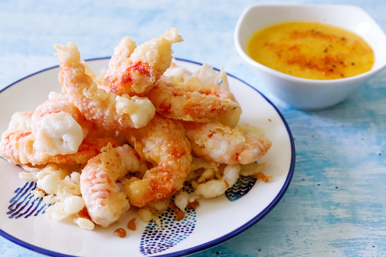 Gamberi in tempura con salsa al mango