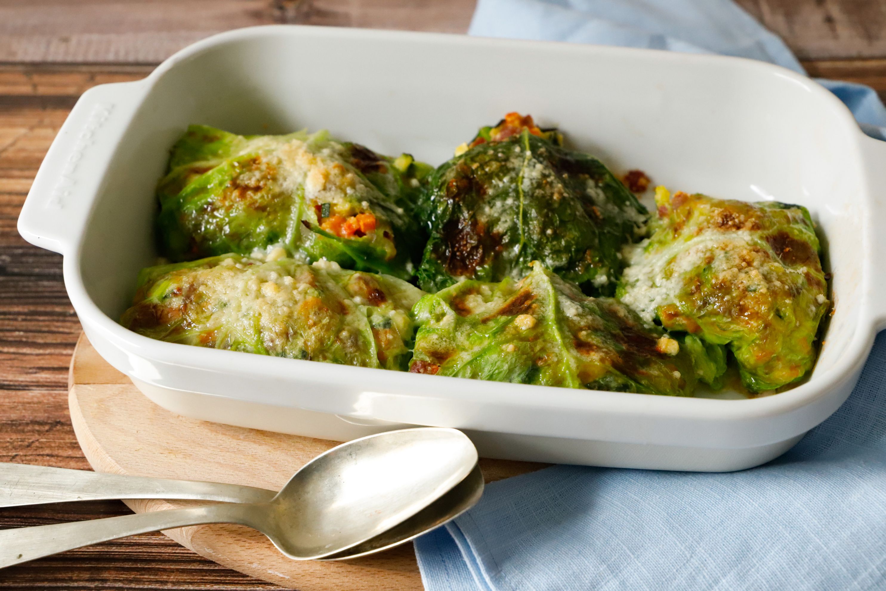 Involtini di verza con prosciutto crudo e verdure