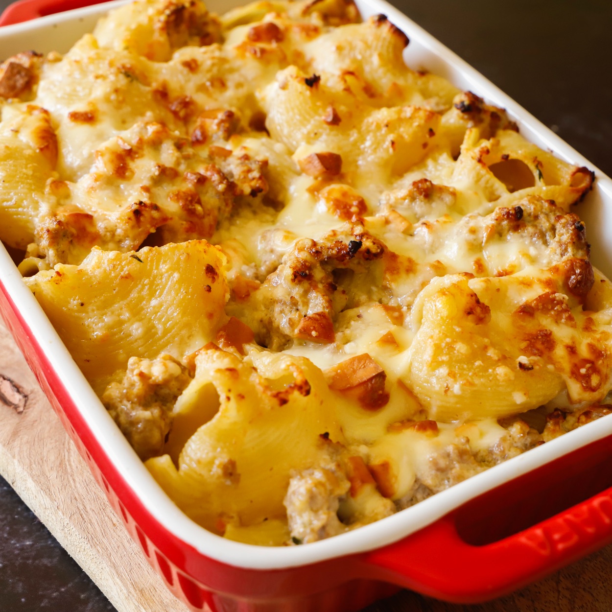 Lumaconi con salsiccia e scamorza: ricetta sfiziosa e facile