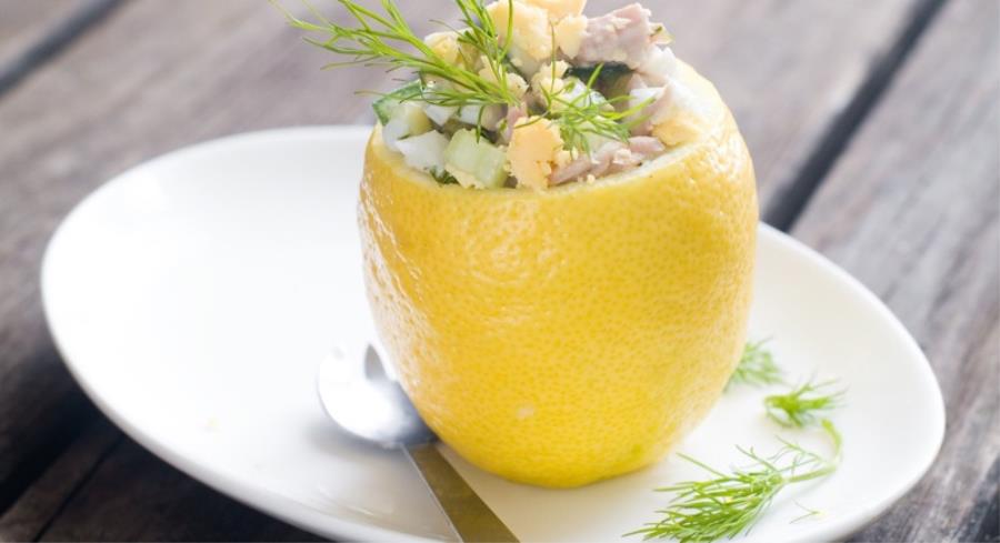 Limoni ripieni di crema al tonno