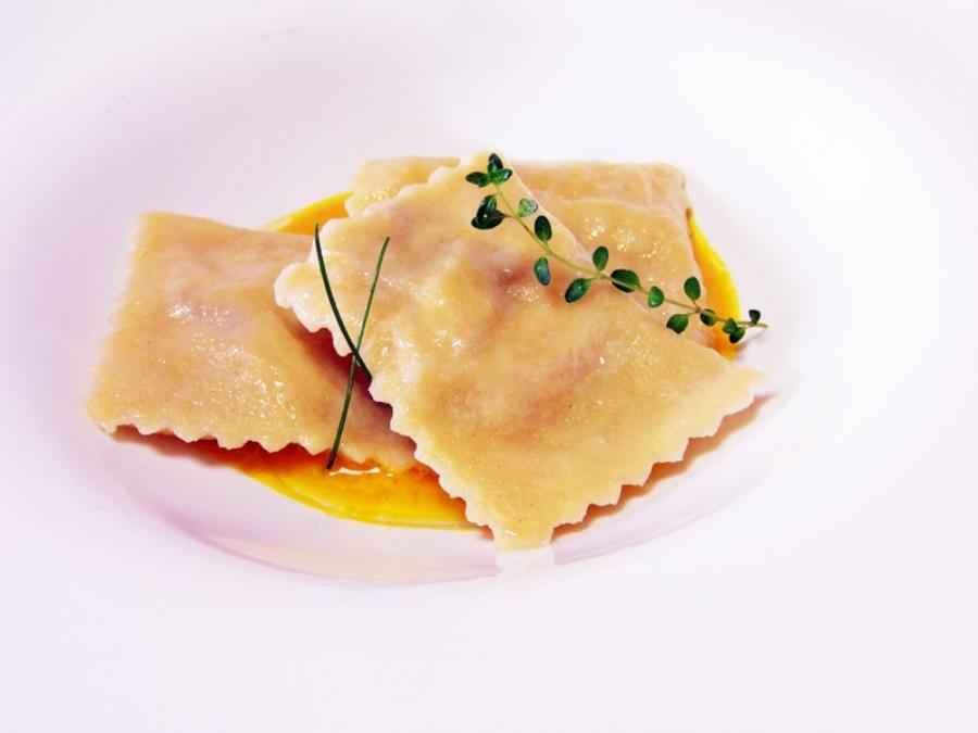 Tortelli di coppa piacentina su crema di zucca gialla