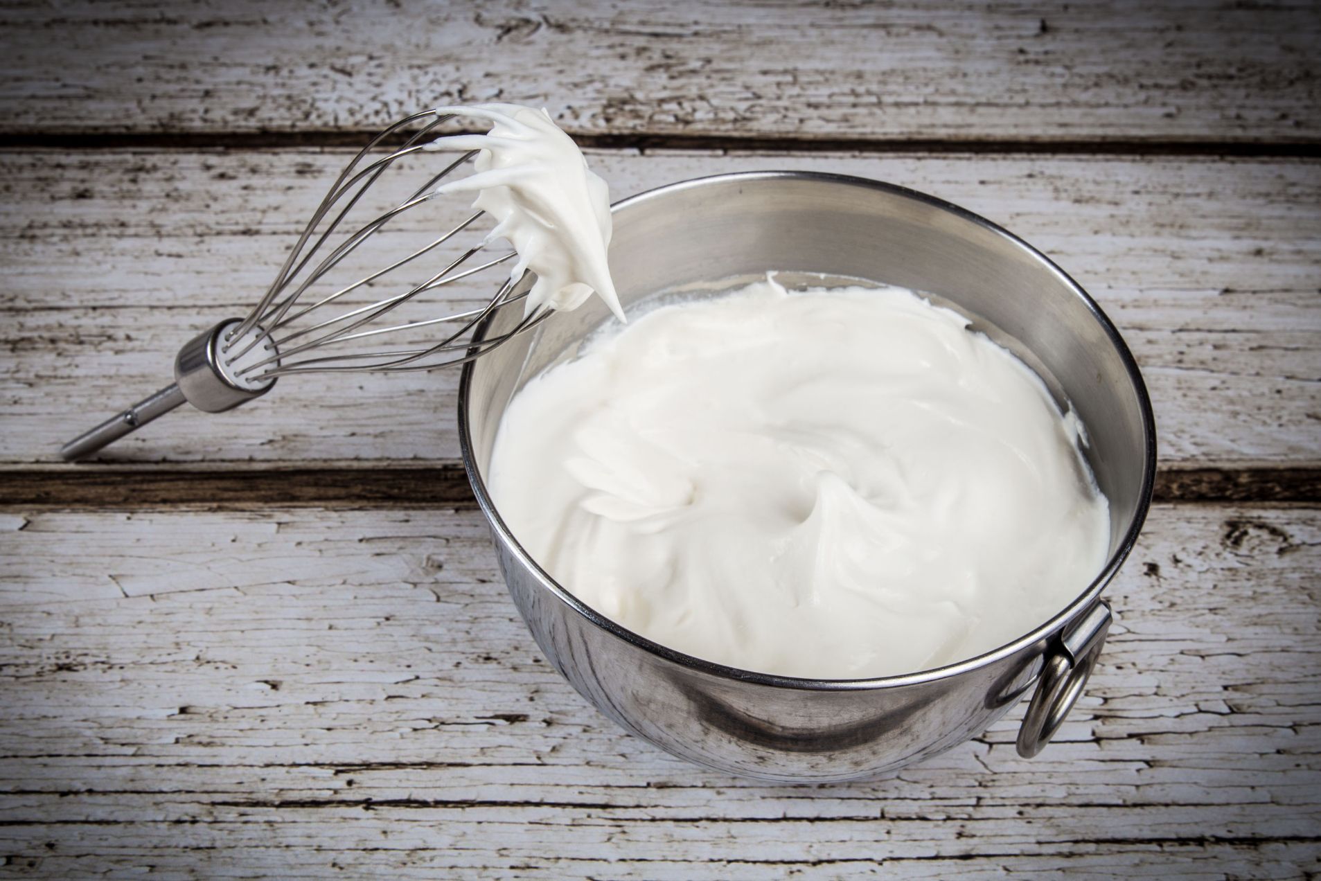 Come si fa la panna montata: la ricetta e i consigli | La Scuola di Cucina | Saporie Come si fa la panna montata: la ricetta e i consigli | La Scuola di Cucina | Saporie