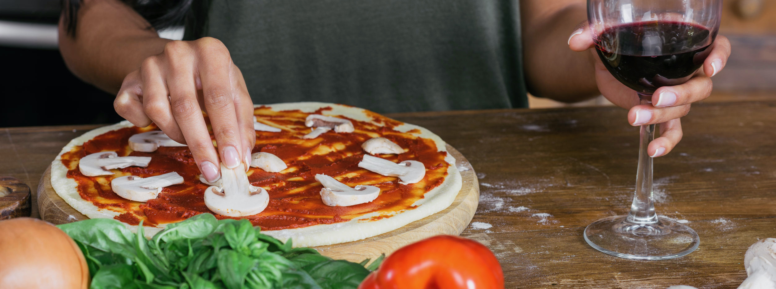 Cottura della pizza a casa: meglio forno o padella?