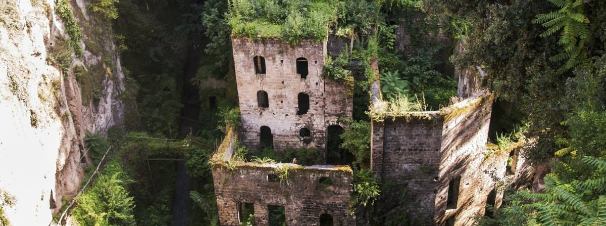 baia-amalfi-attraverso-prodotti-tipici-campania