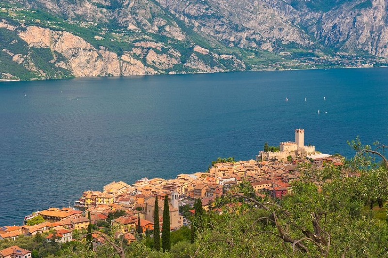 un-matrimonio-tra-storia-e-sapore-sirmione-e-il-vino-lugana