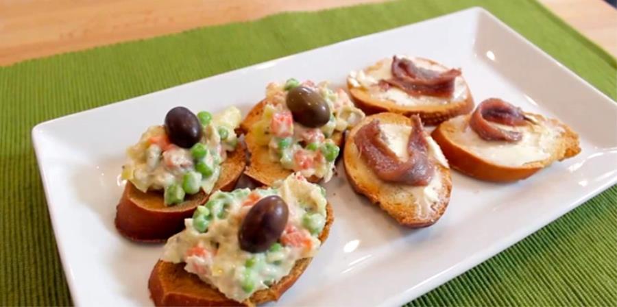 Antipasti Di Natale Insalata Russa.Crostini Con Filetti Di Alici E Insalata Russa Saporie
