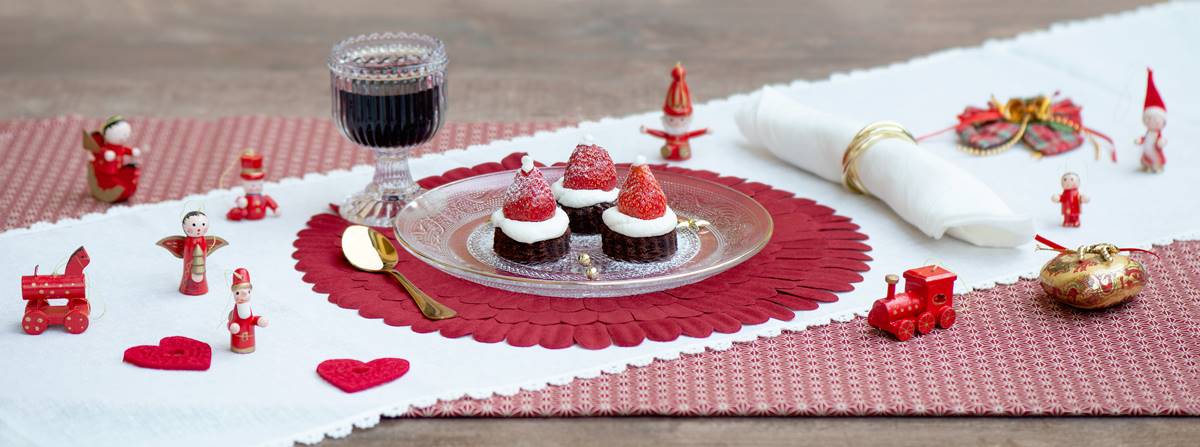 Dolci Di Natale Di Natale.Babbo Natale Di Pan Di Spagna E Panna Montata I Dolci Di Natale Per I Bimbi Saporie