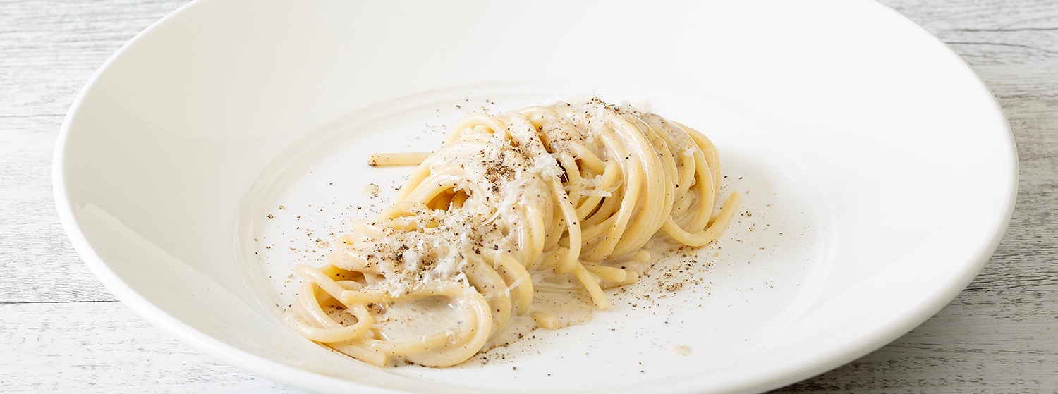 Come si fa la pasta cacio e pepe - Saporie